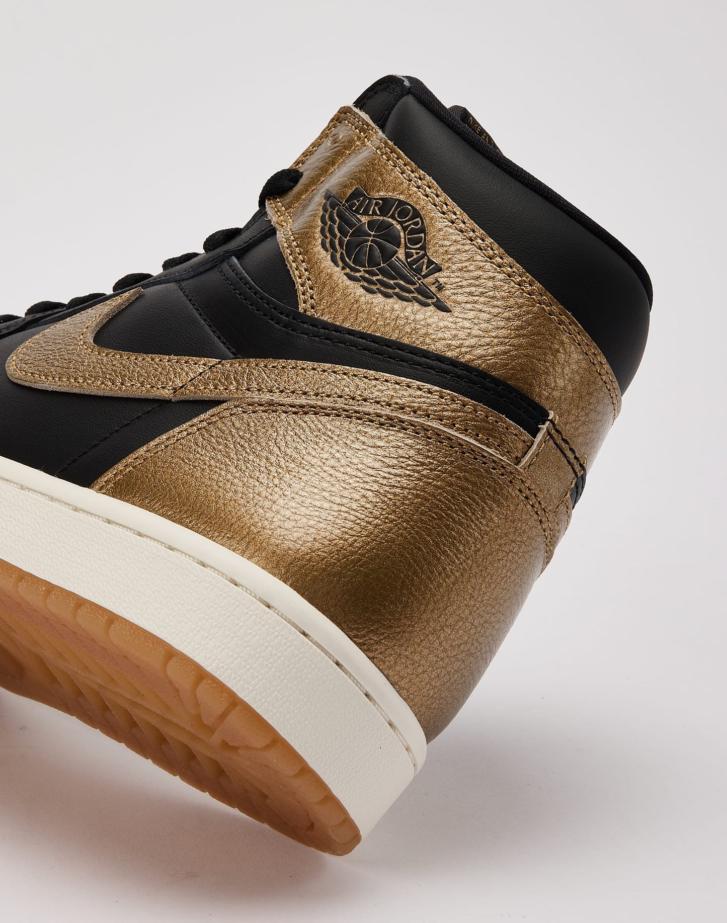 Jordan Air Jordan 1 Retro High OG 'Black And Gold (7.5 M/ 9 W)